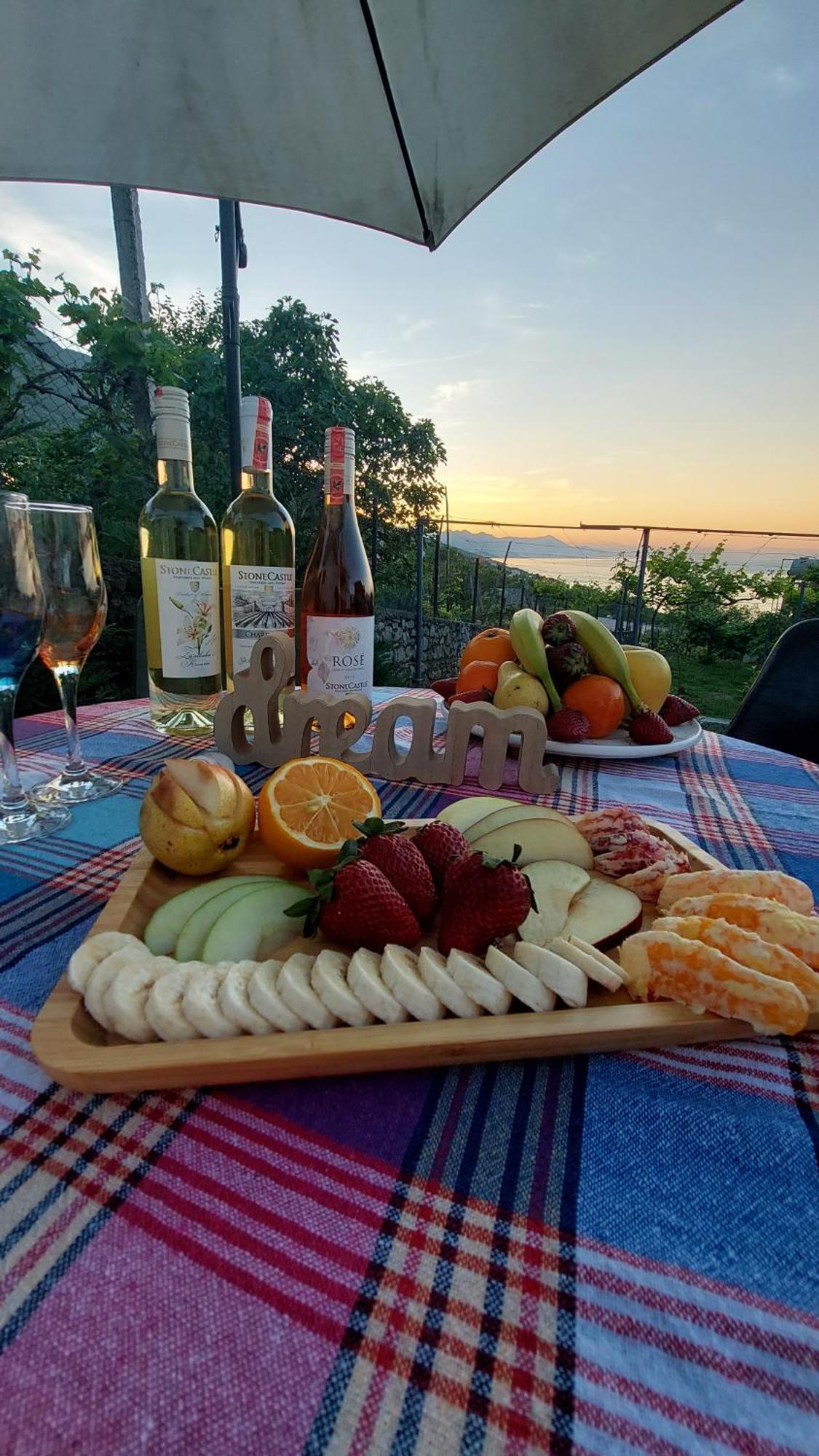 R&R Gesthouse Hotel Široka Екстериор снимка