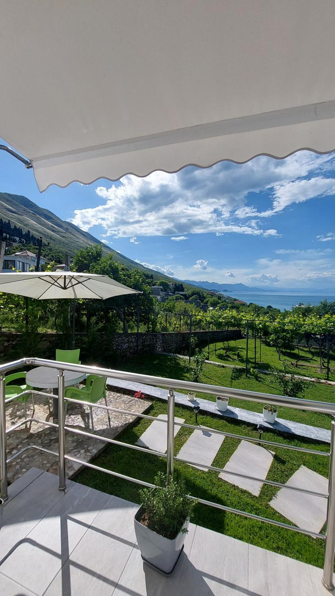 R&R Gesthouse Hotel Široka Екстериор снимка
