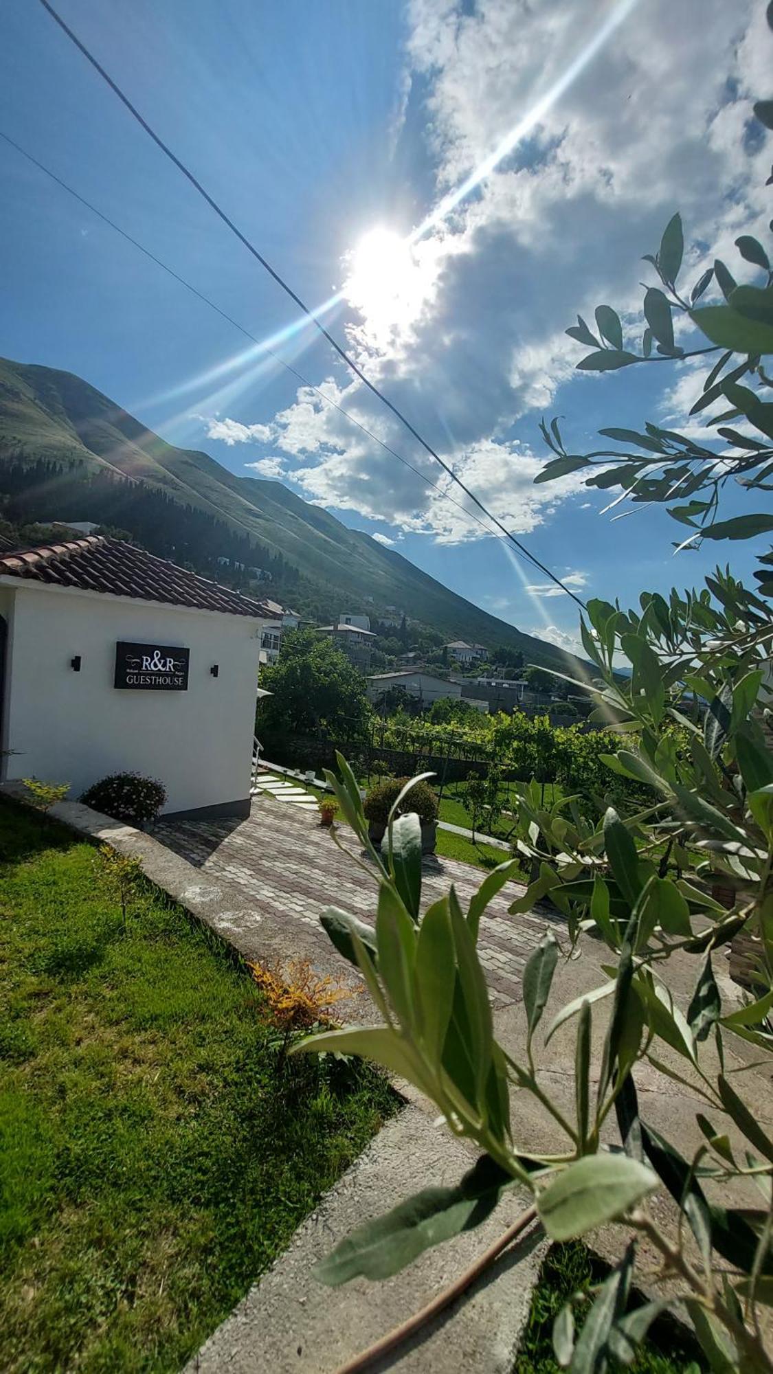 R&R Gesthouse Hotel Široka Екстериор снимка