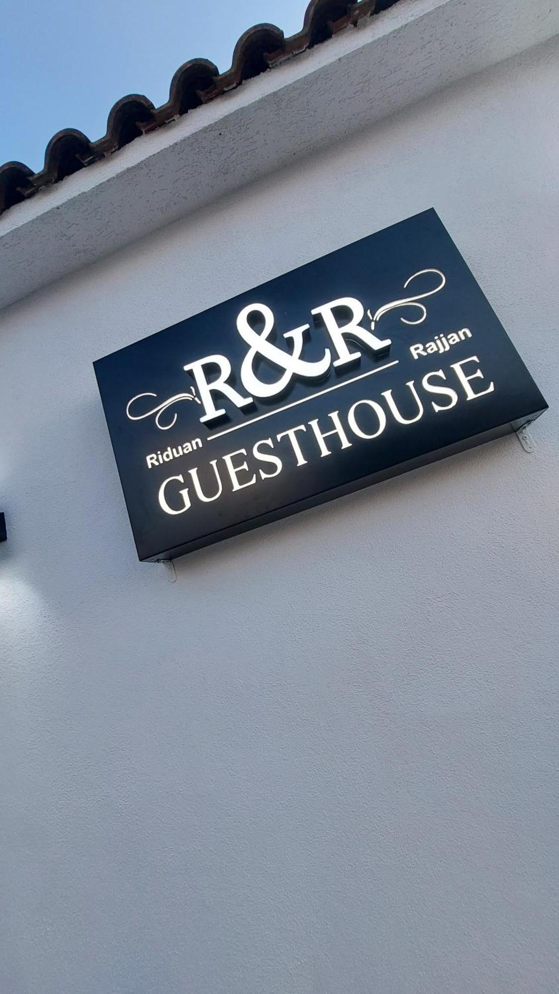 R&R Gesthouse Hotel Široka Екстериор снимка