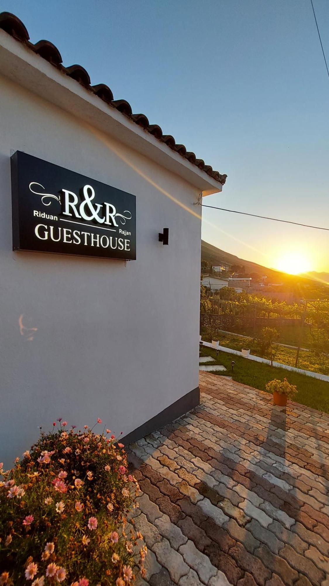 R&R Gesthouse Hotel Široka Екстериор снимка