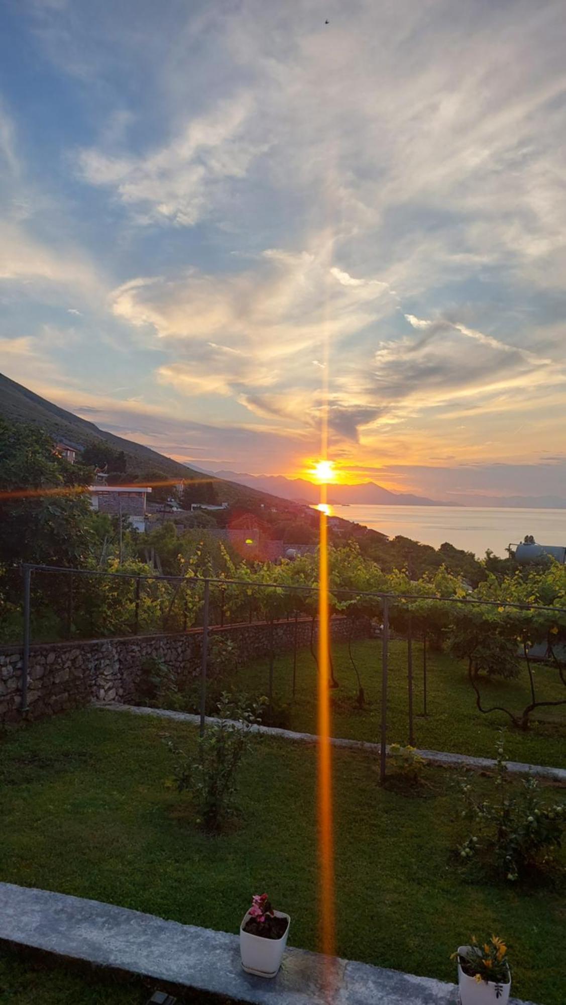 R&R Gesthouse Hotel Široka Екстериор снимка