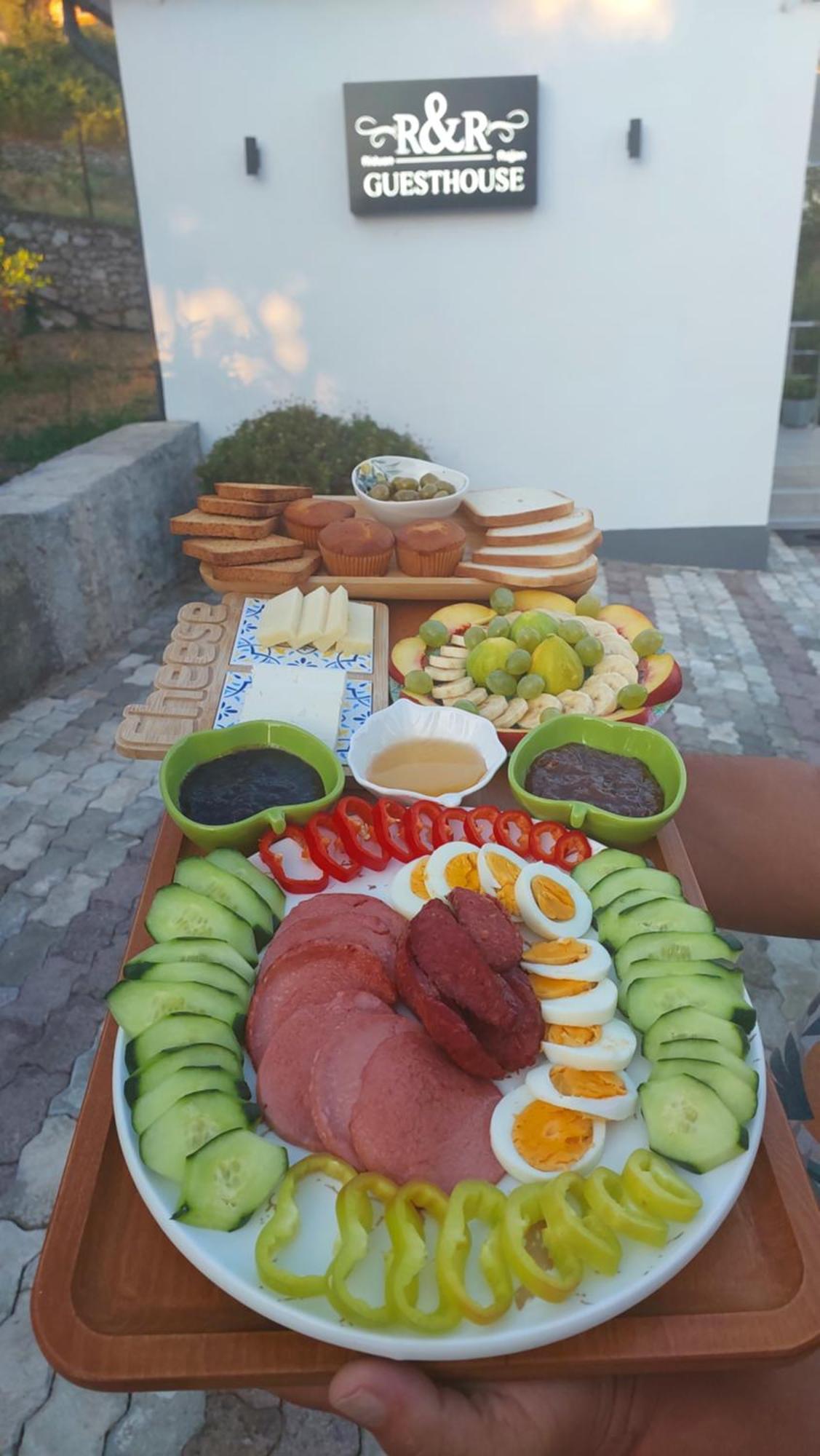 R&R Gesthouse Hotel Široka Екстериор снимка