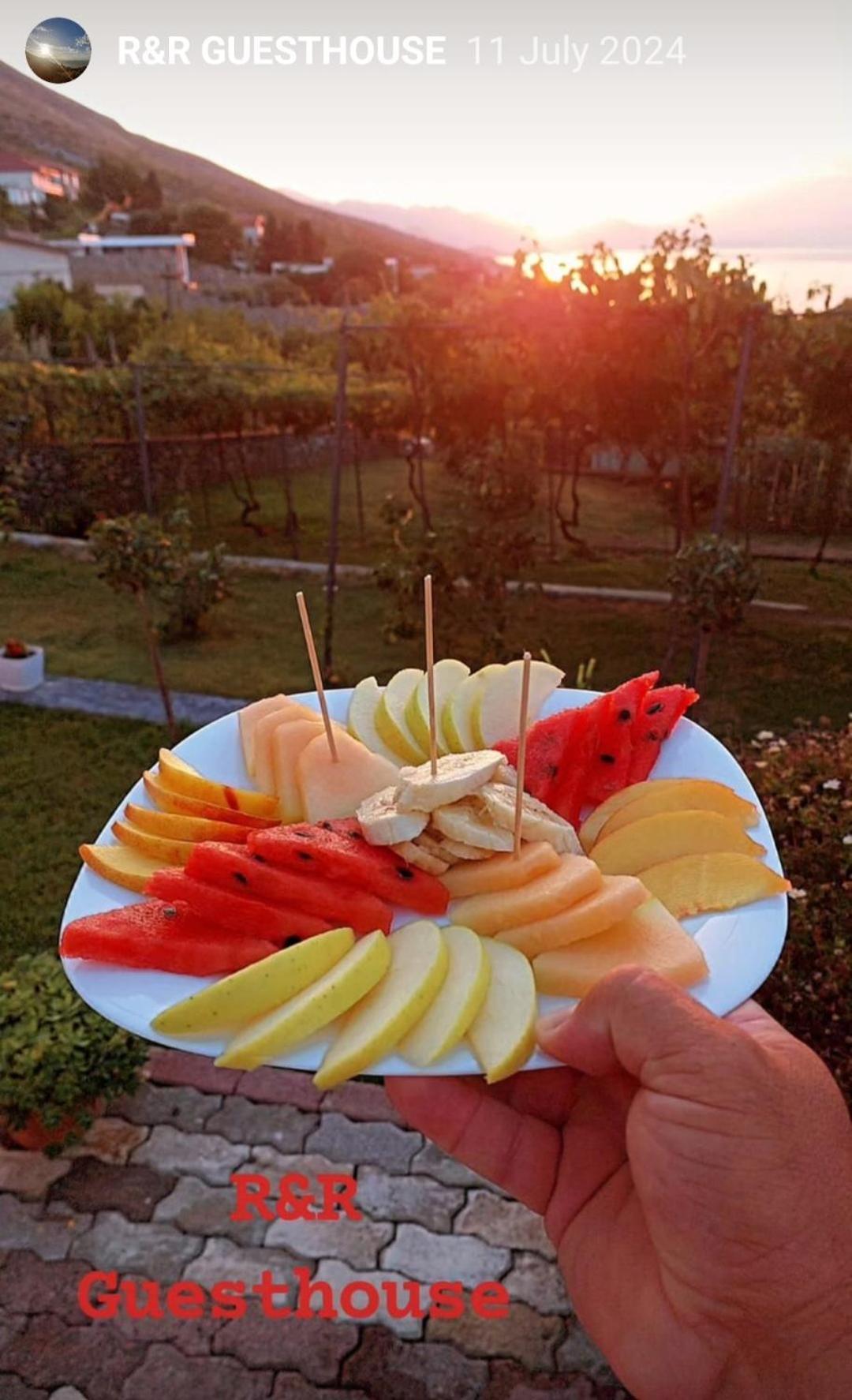 R&R Gesthouse Hotel Široka Екстериор снимка