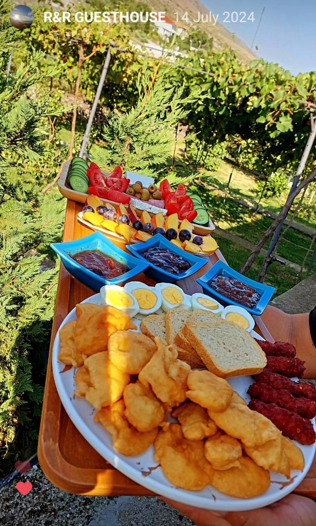 R&R Gesthouse Hotel Široka Екстериор снимка